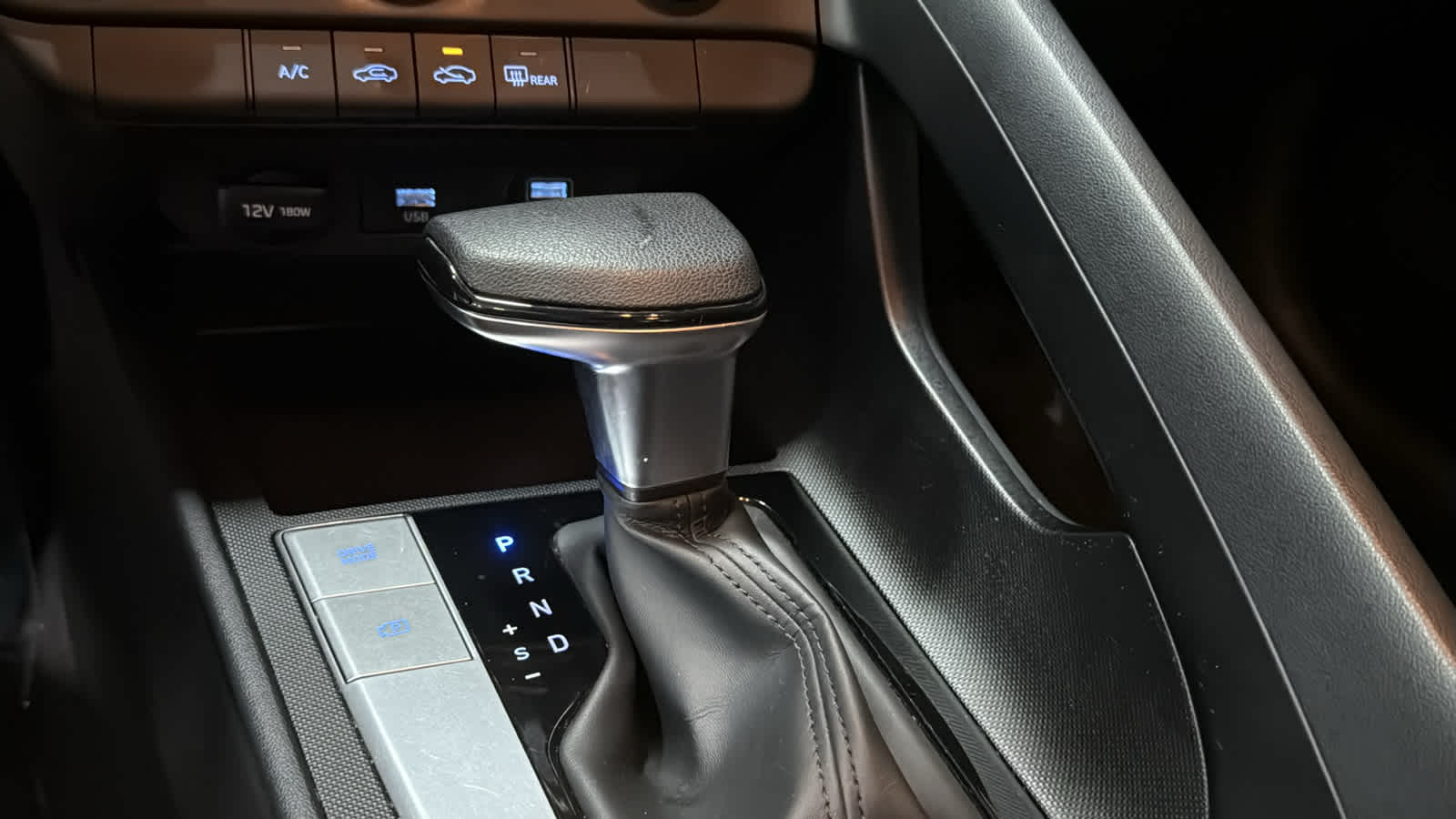 2022 Hyundai Elantra SE - Photo 14