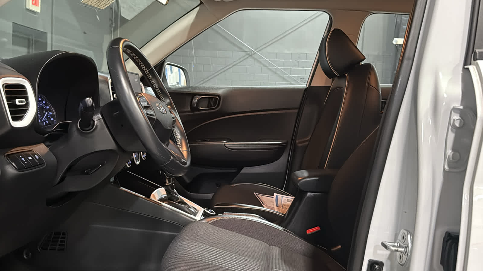 2022 Hyundai Venue Limited - Photo 10