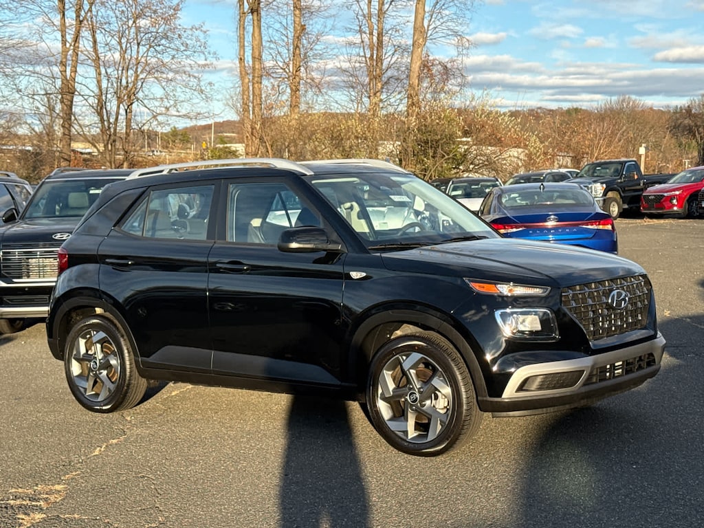 Used 2025 Hyundai Venue SEL IVT