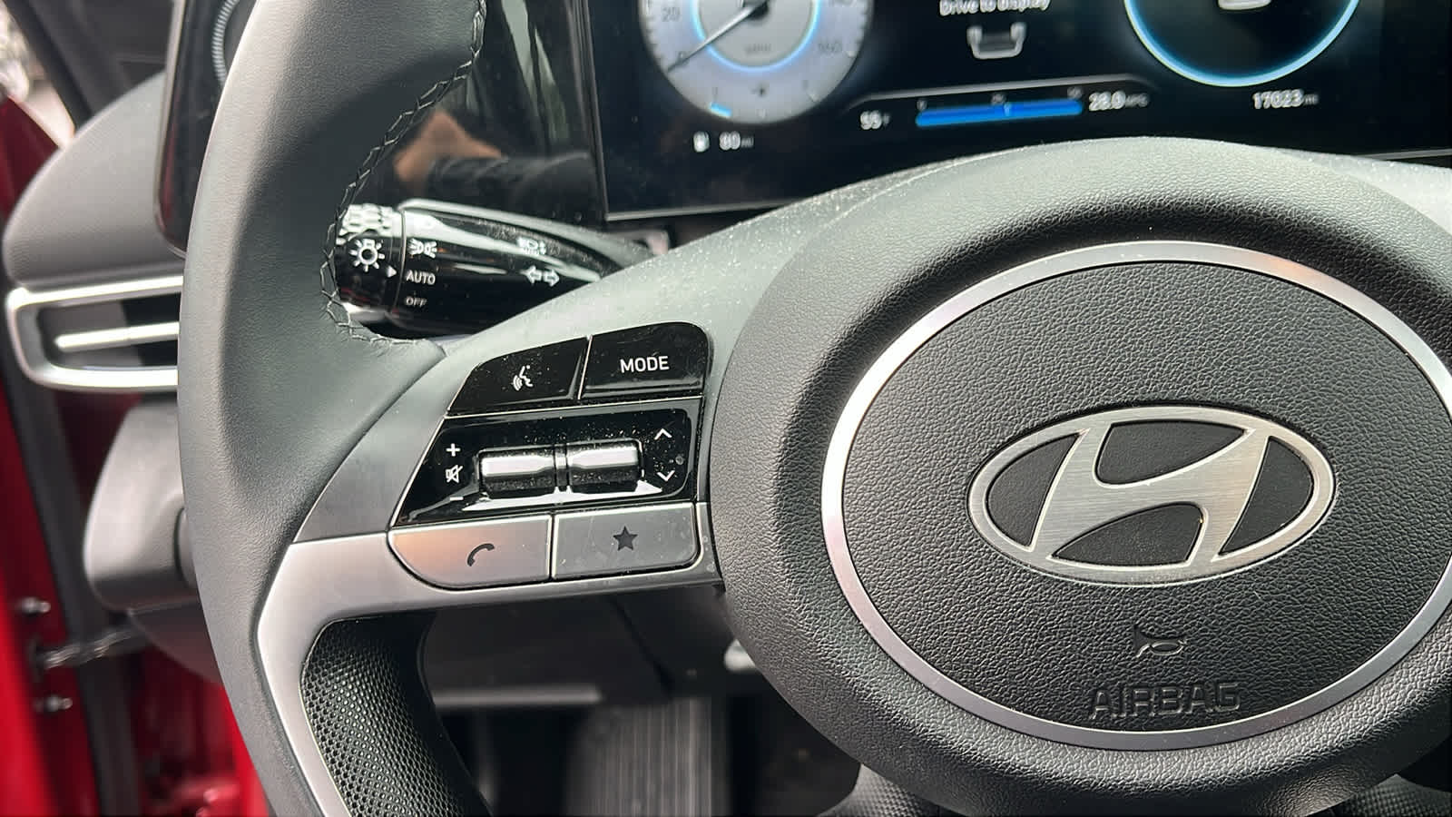 2024 Hyundai Elantra Limited - Photo 12