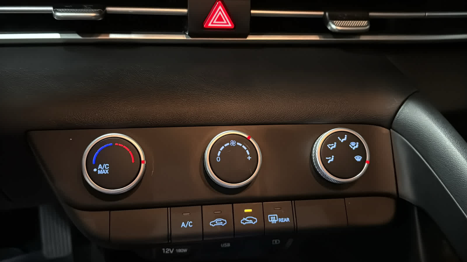 2022 Hyundai Elantra SE - Photo 16