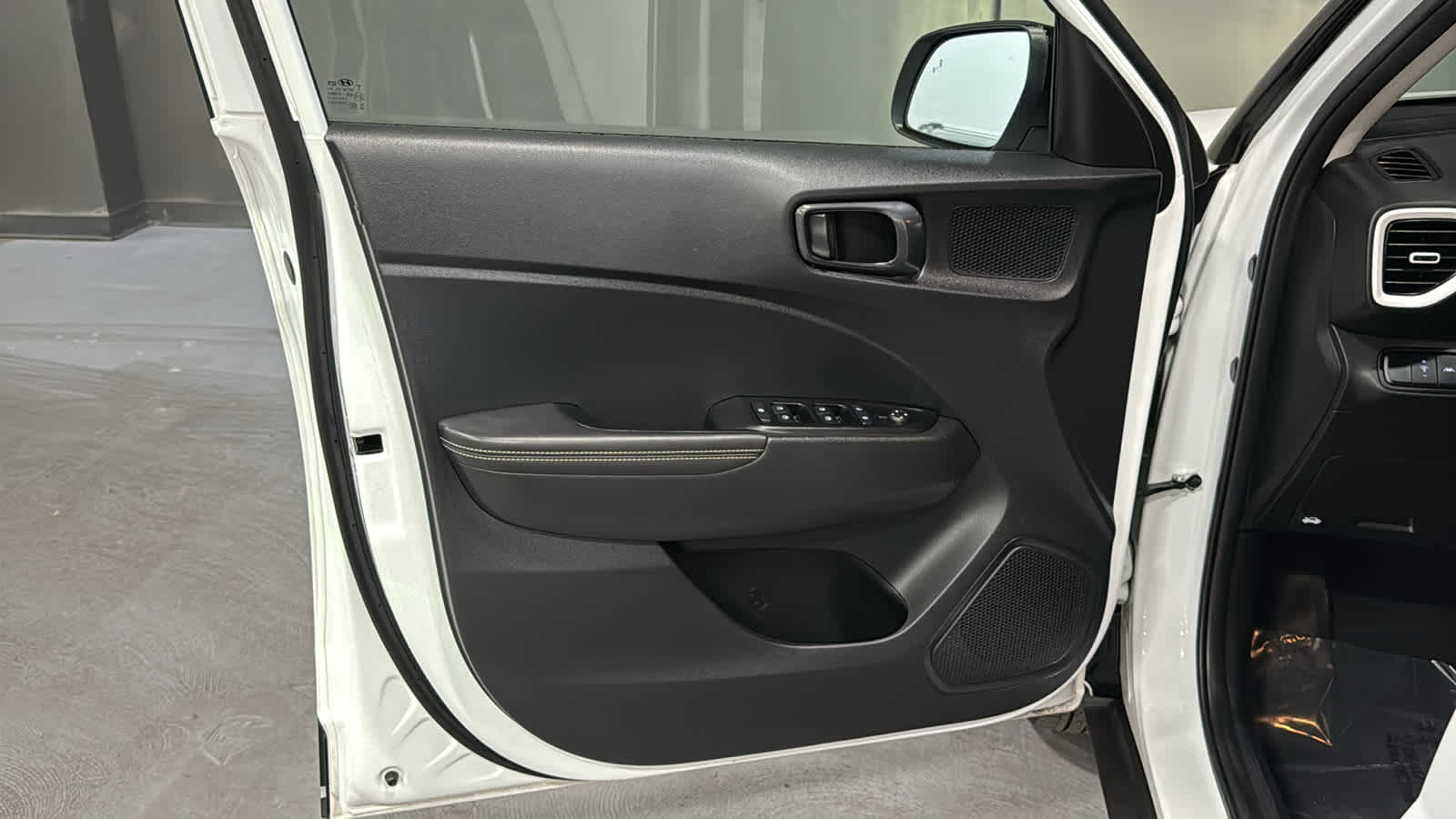 2022 Hyundai Venue Limited - Photo 9