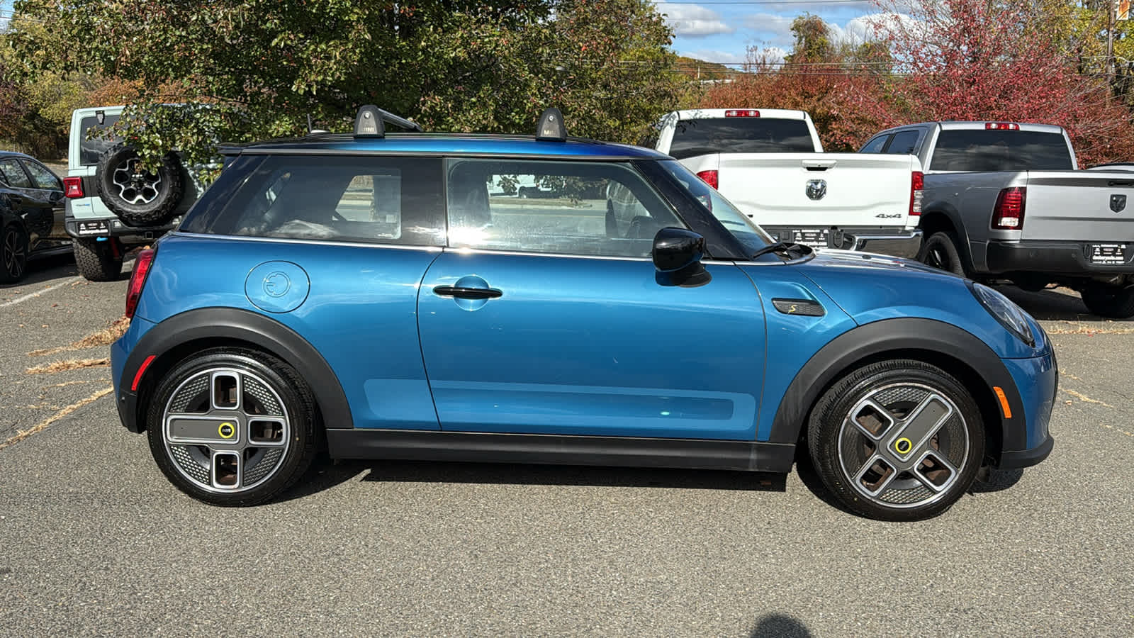 2022 Mini Cooper 2 Door Hardtop SE Signature photo 2