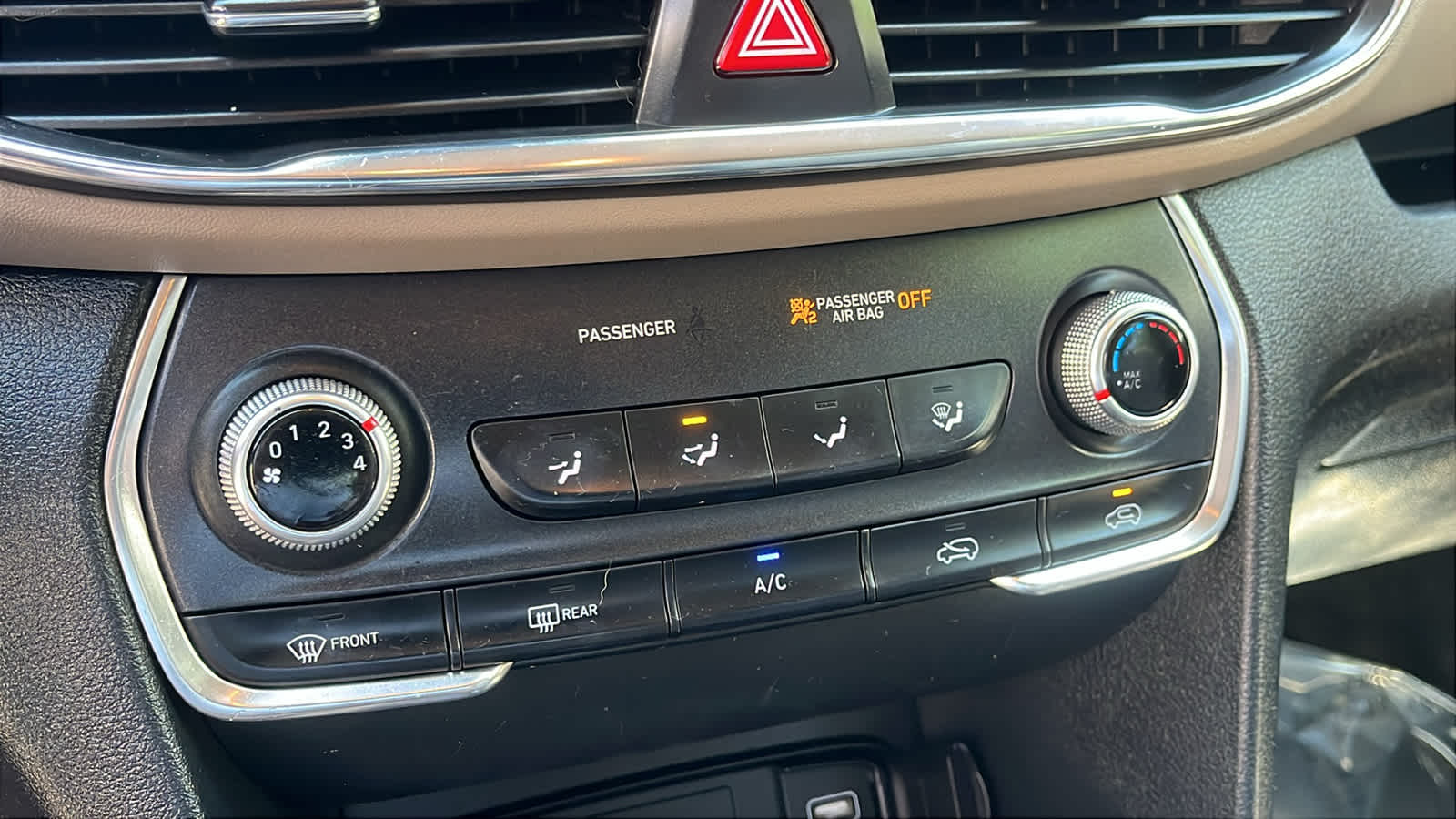 2020 Hyundai Santa Fe SE - Photo 19