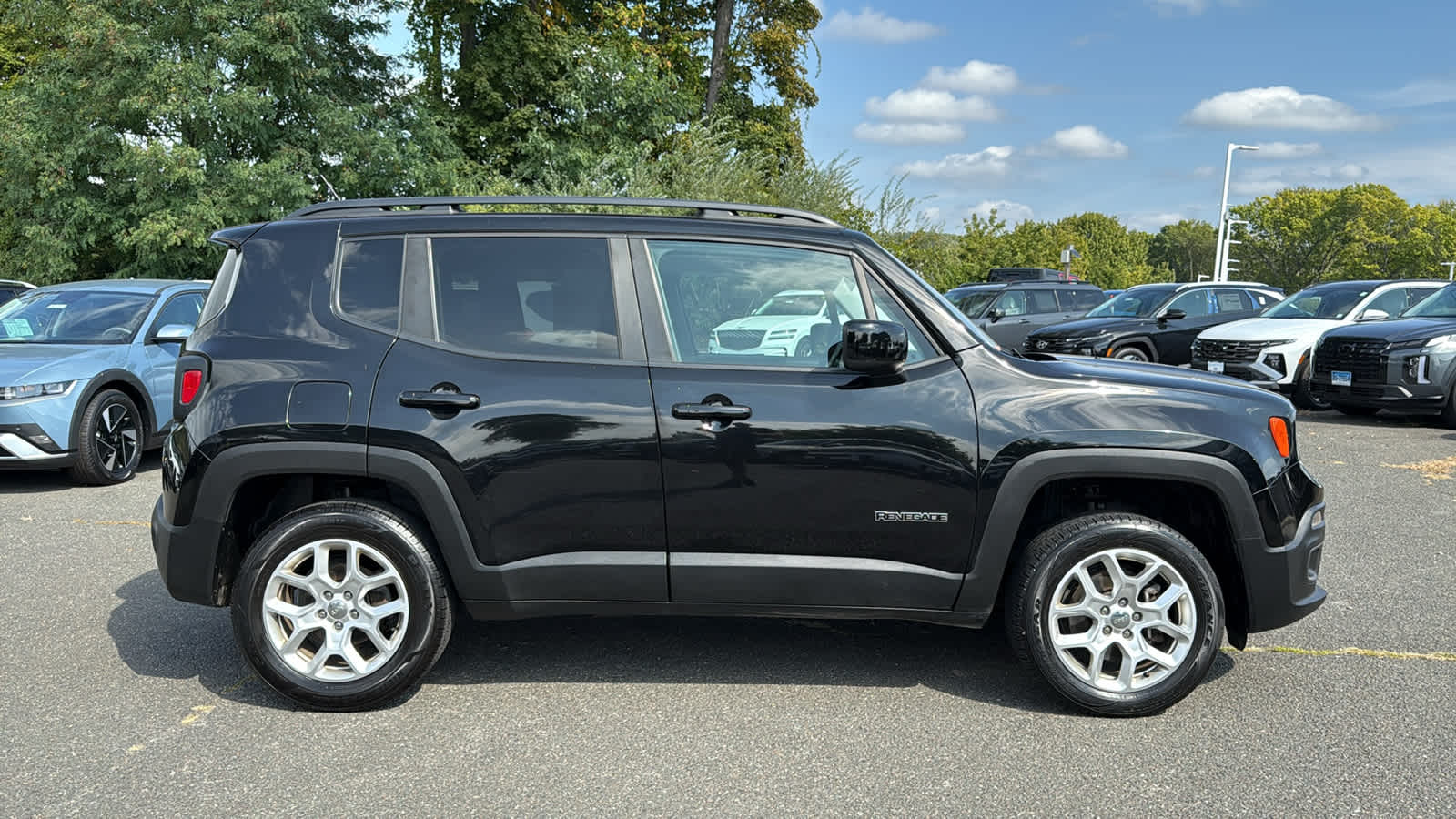 2017 Jeep Renegade Latitude North Edition photo 2