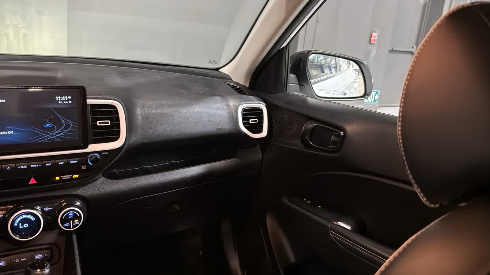 2022 Hyundai Venue Limited - Photo 23