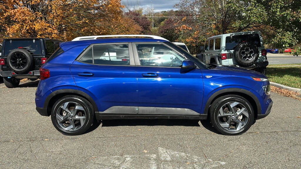 Used 2023 Hyundai Venue SEL IVT