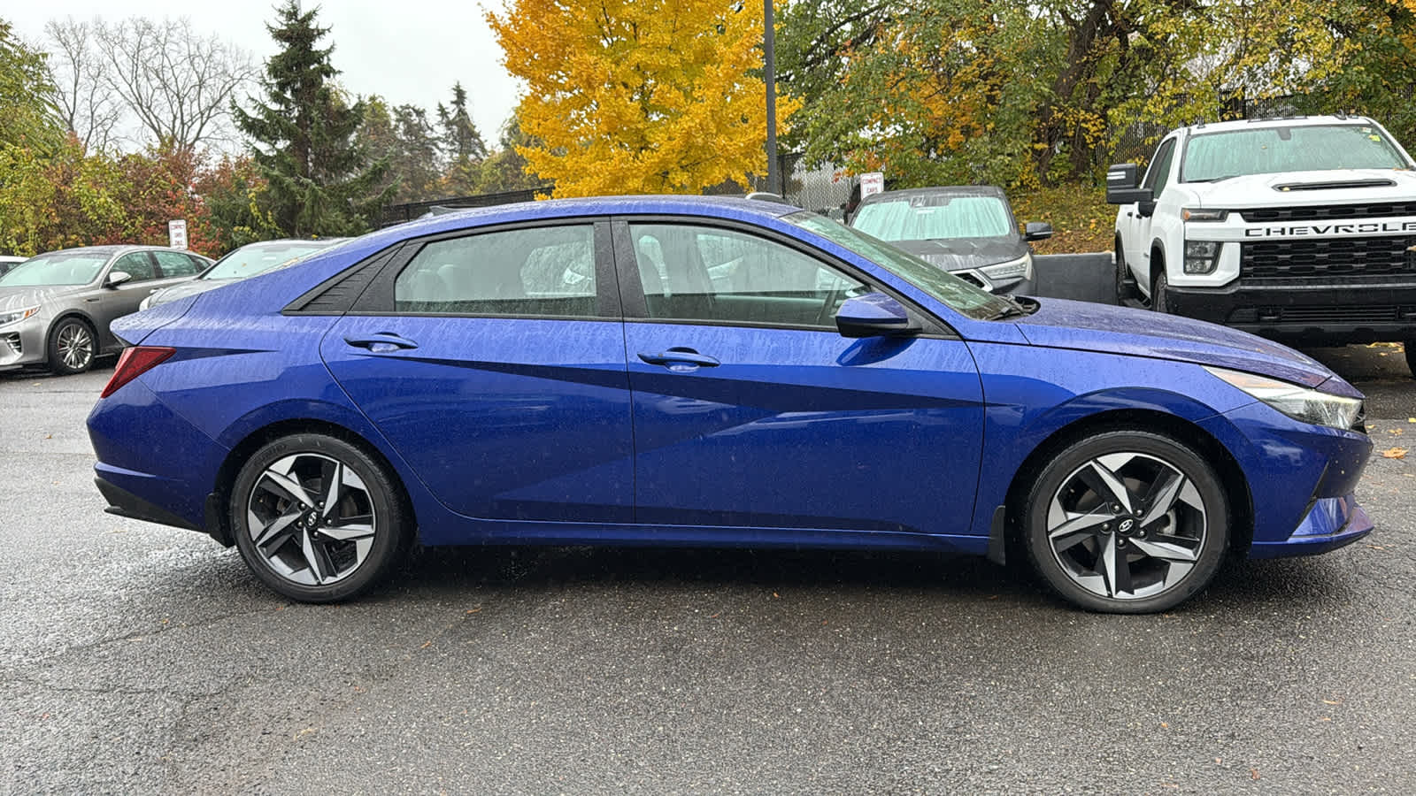 2023 Hyundai Elantra SEL photo 2