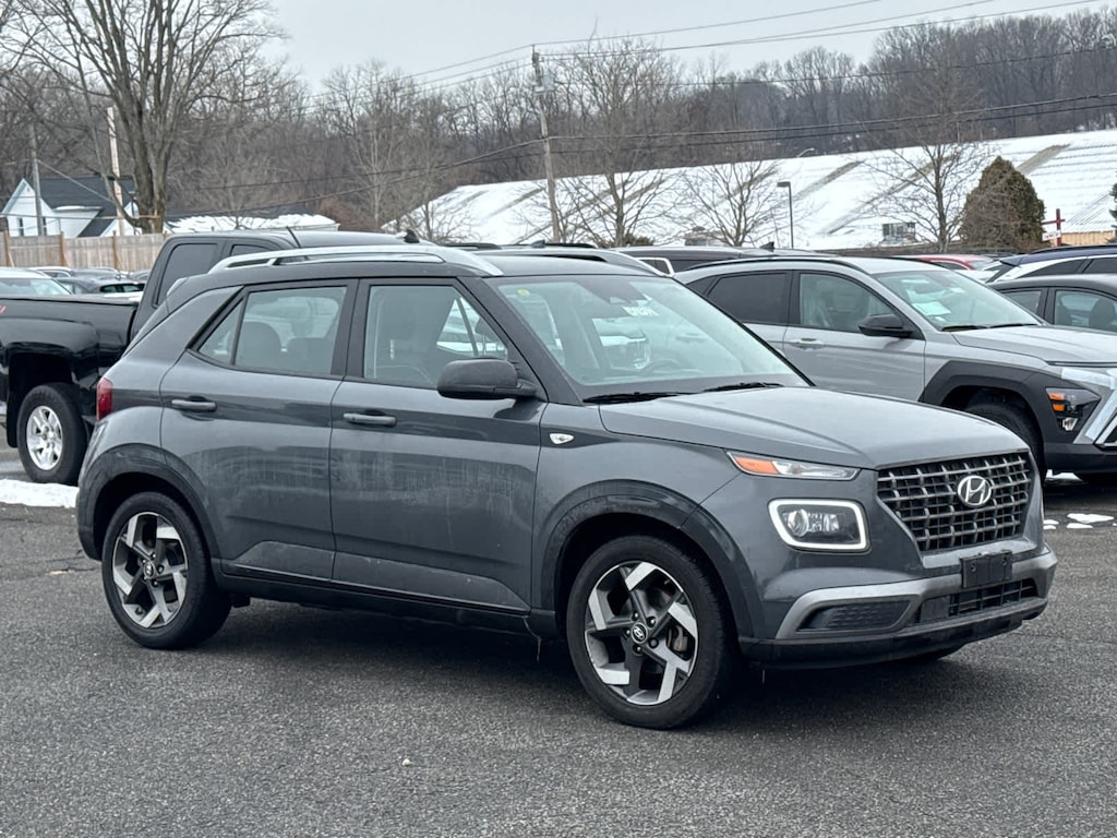 Certified 2023 Hyundai Venue Limited IVT