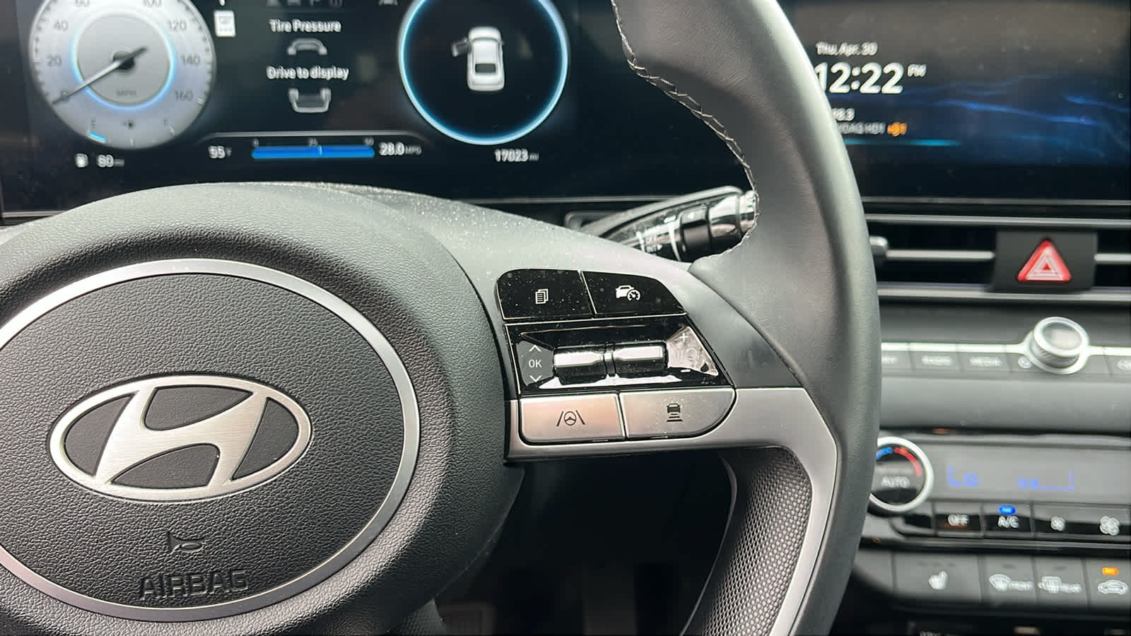 2024 Hyundai Elantra Limited - Photo 13