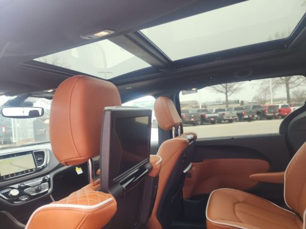 New 2026 Chrysler Pacifica Pinnacle Passenger Van