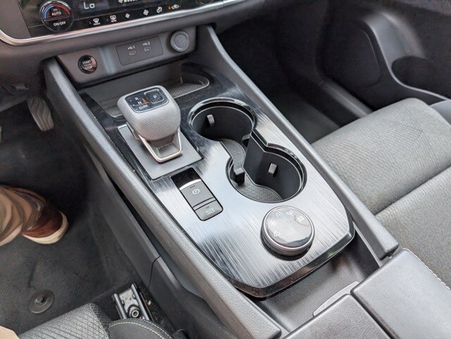 2024 Nissan Rogue SV photo 4