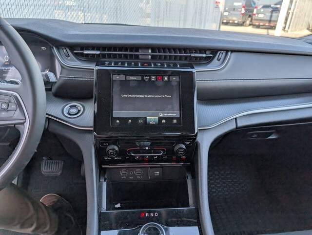 2023 Jeep Grand Cherokee Laredo photo 3