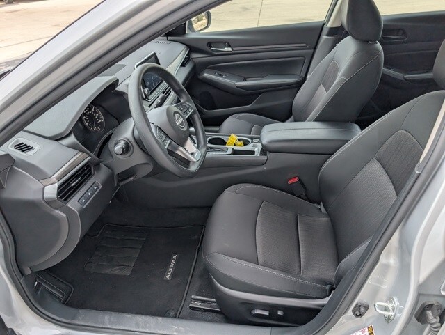 2024 Nissan Altima 2.5 SV photo 2