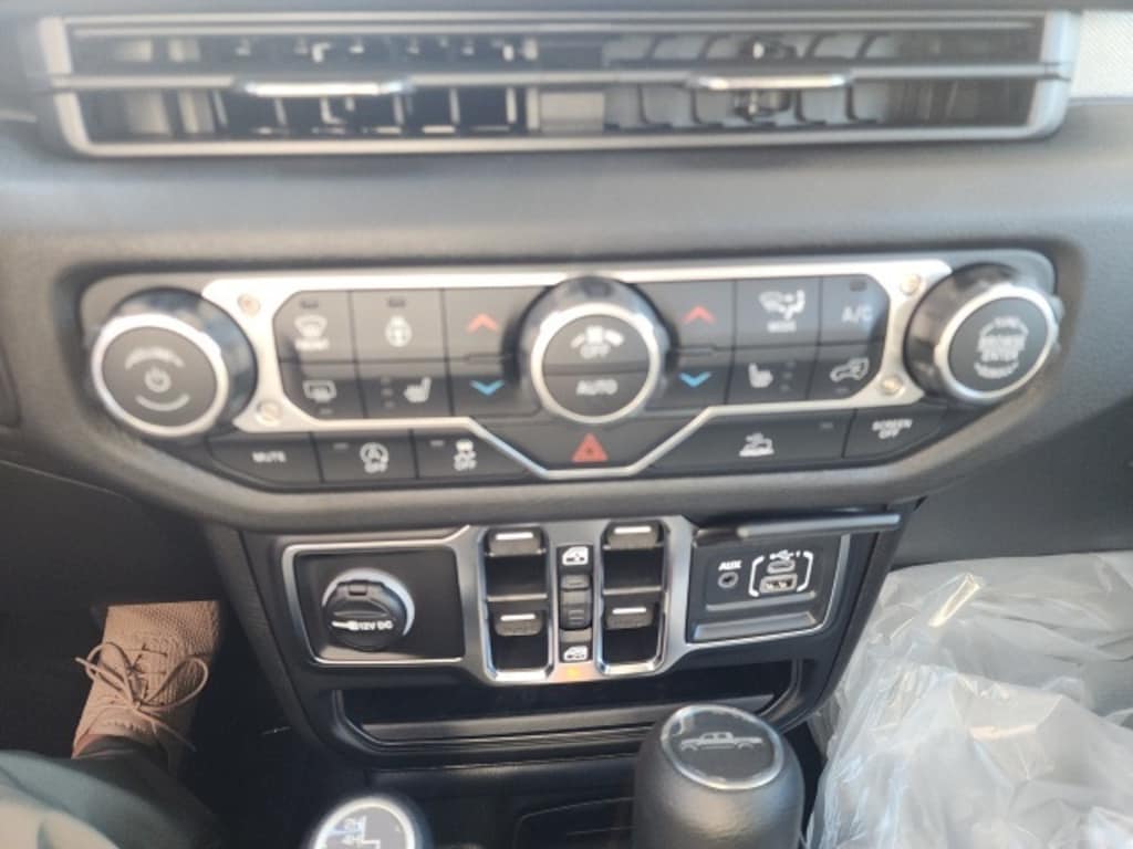 New 2025 Jeep Gladiator Sport Pickup