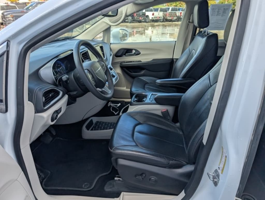 Used 2022 Chrysler Pacifica Touring L Minivan/Van