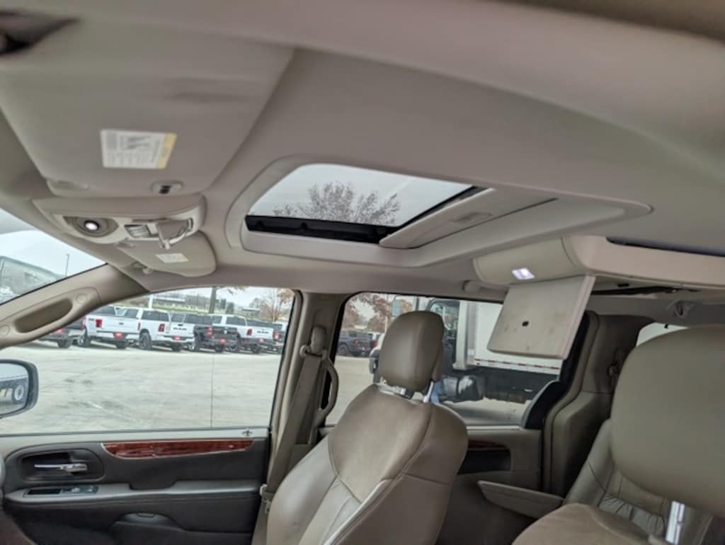 Used 2013 Chrysler Town & Country Limited Minivan/Van