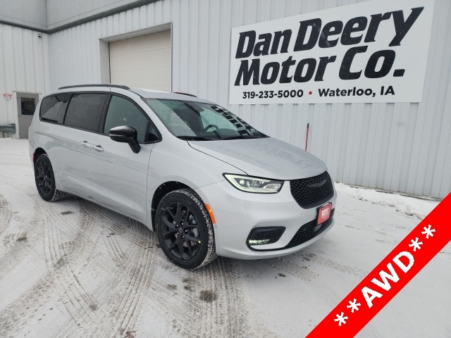 2026 Chrysler Pacifica Select's photo