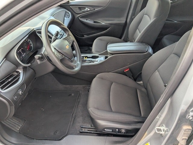 2024 Chevrolet Malibu 1LT photo 2