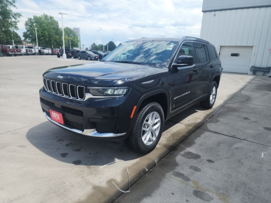 New 2025 Jeep Grand Cherokee L Laredo Sport Utility
