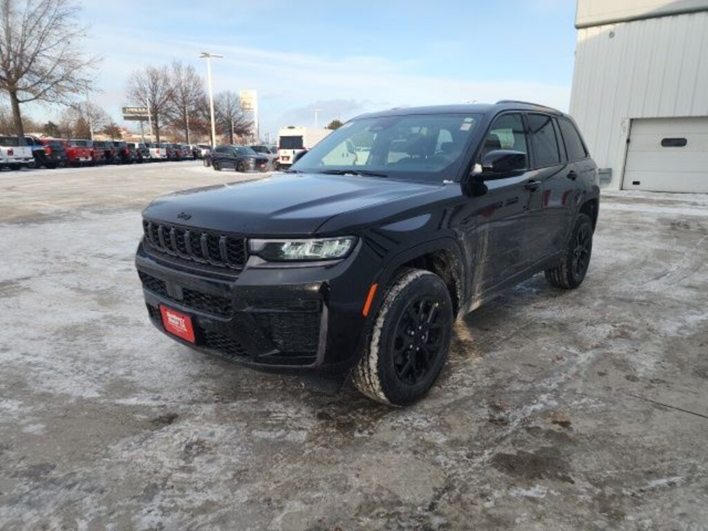 New 2026 Jeep Grand Cherokee Laredo Sport Utility