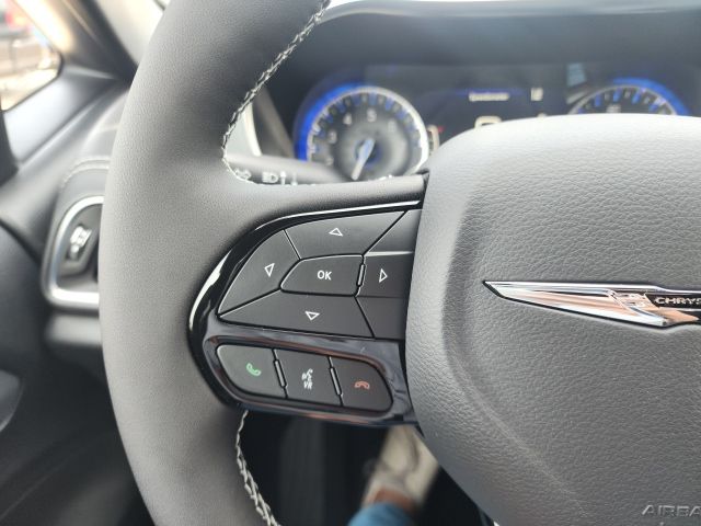 2026 Chrysler Pacifica Limited - Photo 15
