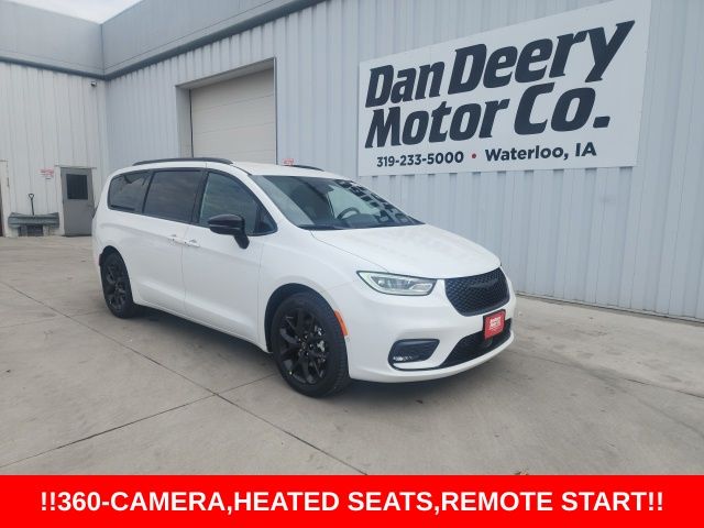 2026 Chrysler Pacifica Select's photo