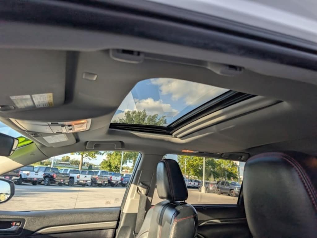 Used 2019 Toyota Highlander SE SUV