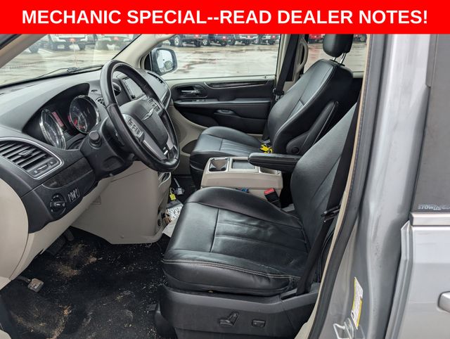 Used 2014 Chrysler Town & Country Touring with VIN 2C4RC1BG5ER124342 for sale in Waterloo, IA