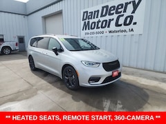 2026 Chrysler Pacifica Select Passenger Van