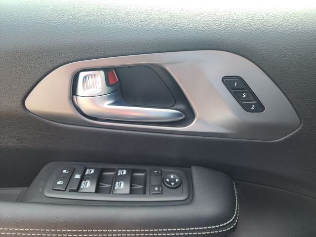 2026 Chrysler Pacifica Select - Photo 16