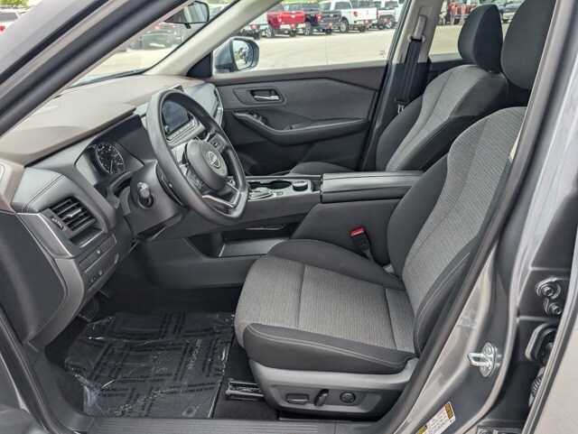 2023 Nissan Rogue SV photo 2
