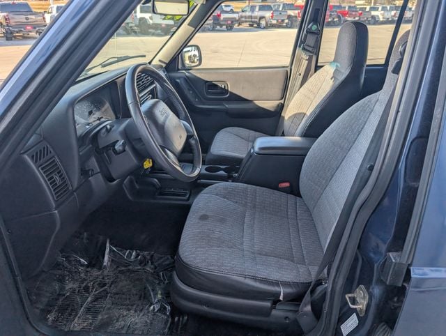 Used 2000 Jeep Cherokee SPORT with VIN 1J4FF48S2YL260104 for sale in Waterloo, IA