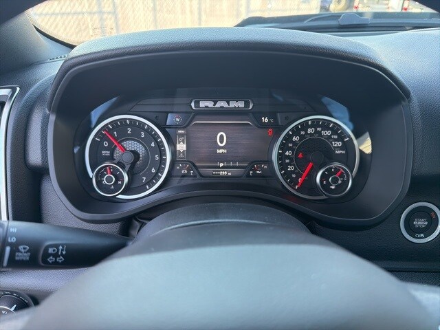 2025 Ram 1500 Tradesman photo 3