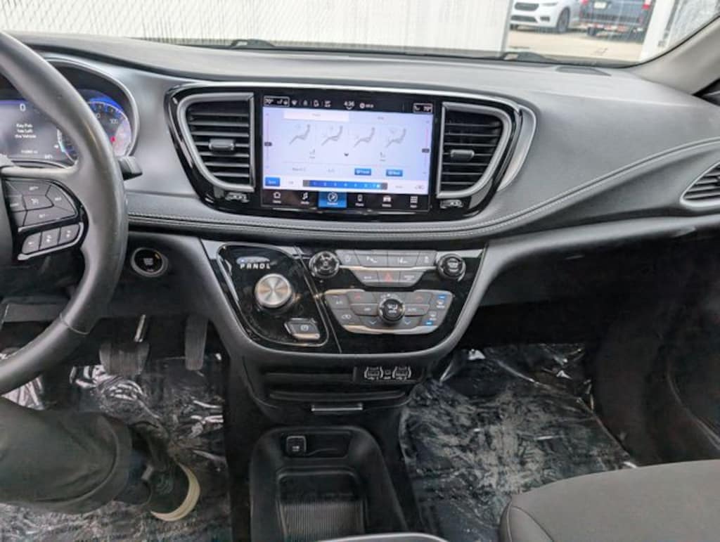 Used 2023 Chrysler Pacifica Touring Minivan/Van