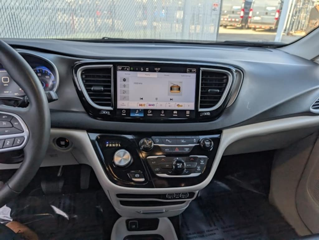 Used 2024 Chrysler Pacifica Touring L Minivan/Van