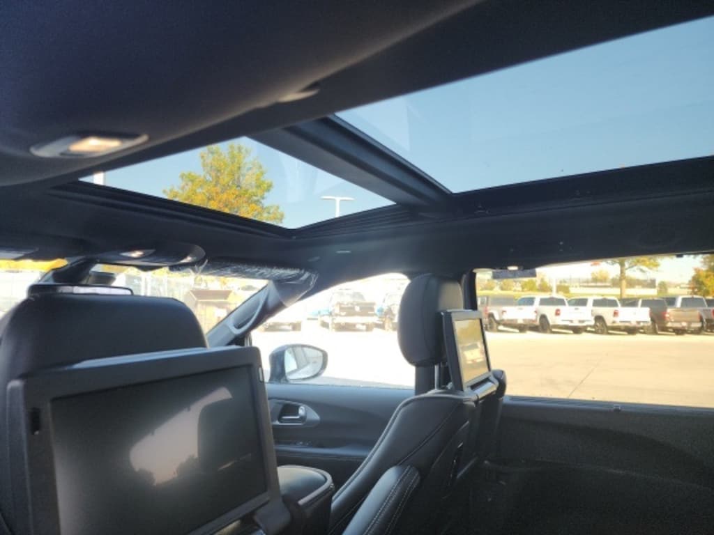 New 2026 Chrysler Pacifica Limited Passenger Van