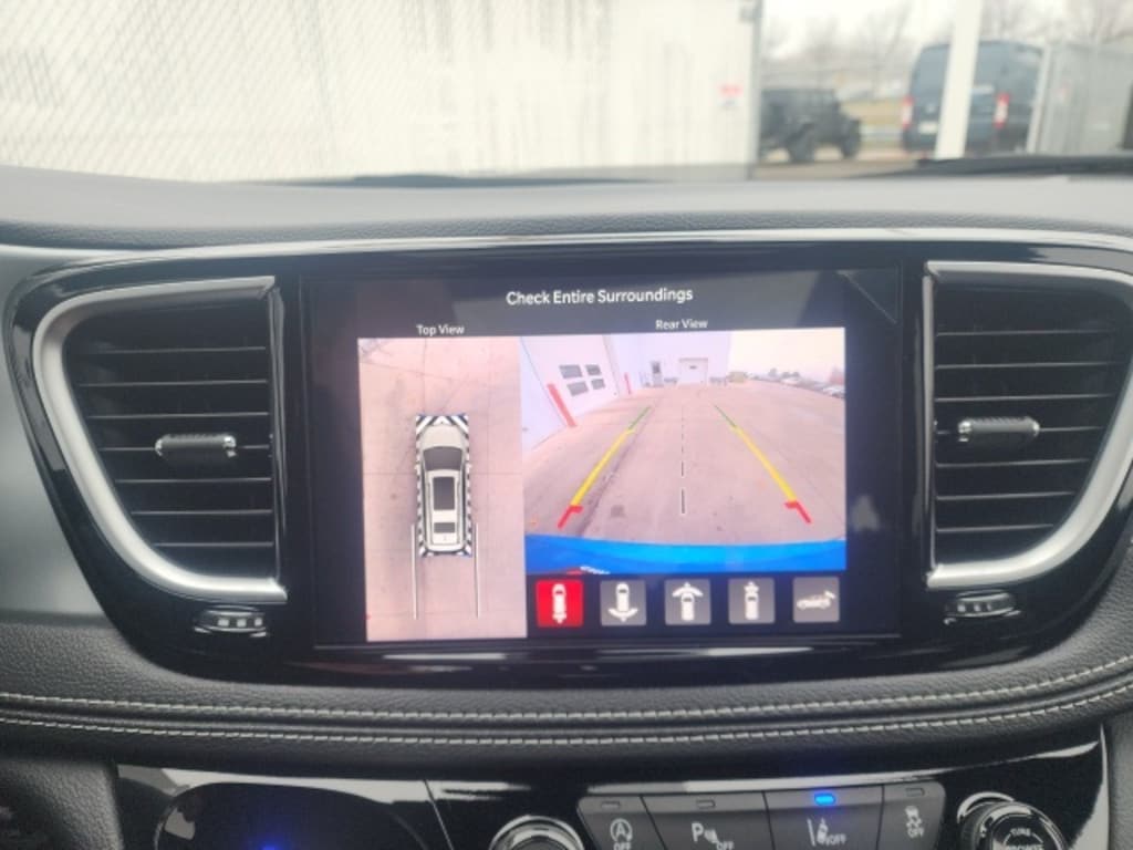 New 2026 Chrysler Pacifica Limited Passenger Van