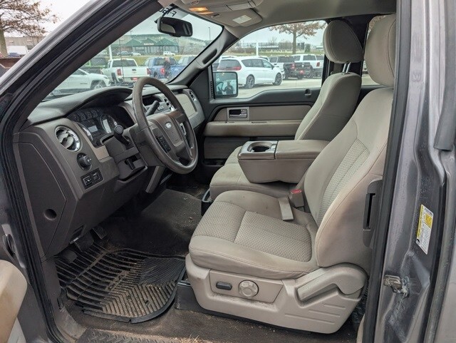 2010 Ford F-150 XLT photo 2