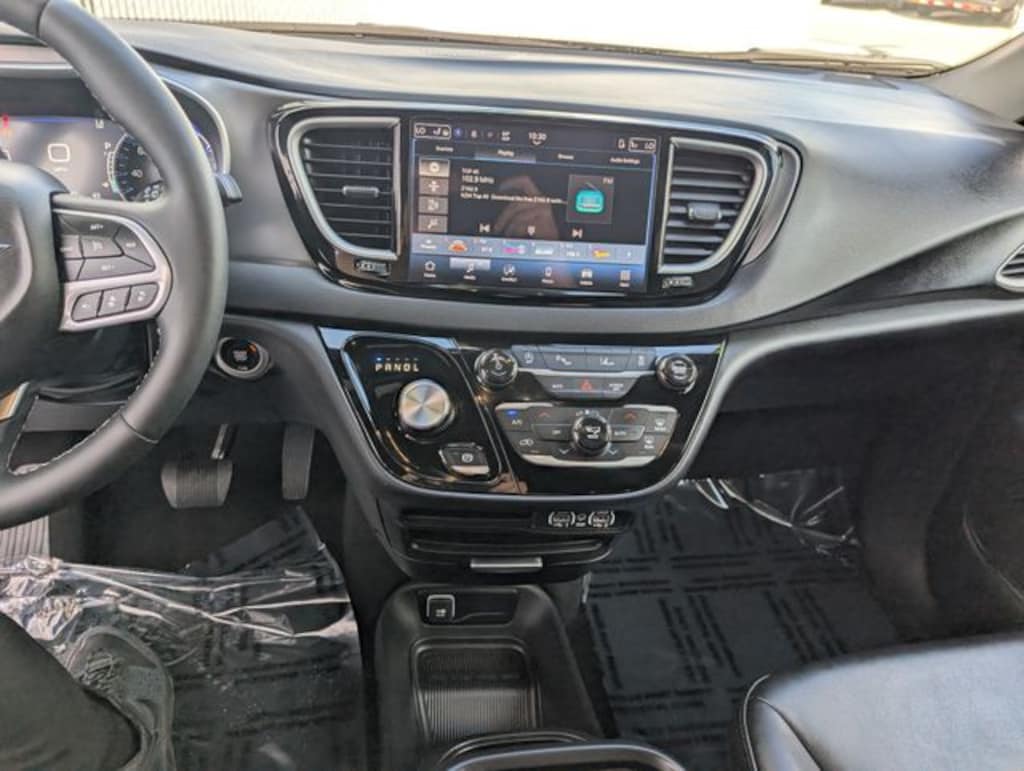 Used 2025 Chrysler Pacifica Select Minivan/Van