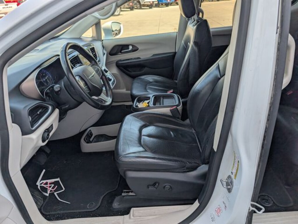 Used 2018 Chrysler Pacifica Touring L Minivan/Van