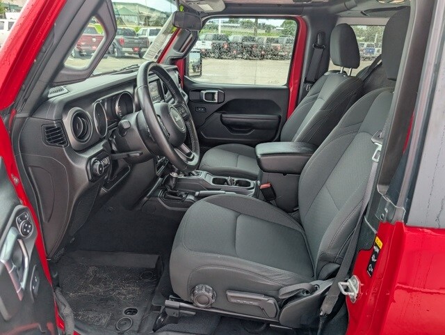 2022 Jeep Wrangler Willys photo 2