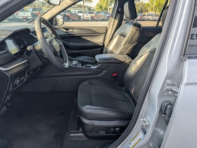 2024 Jeep Grand Cherokee Altitude X photo 2