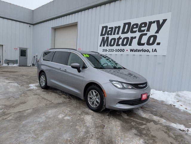 2020 Chrysler Voyager's photo