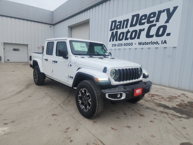2026 Jeep Gladiator Sahara's photo
