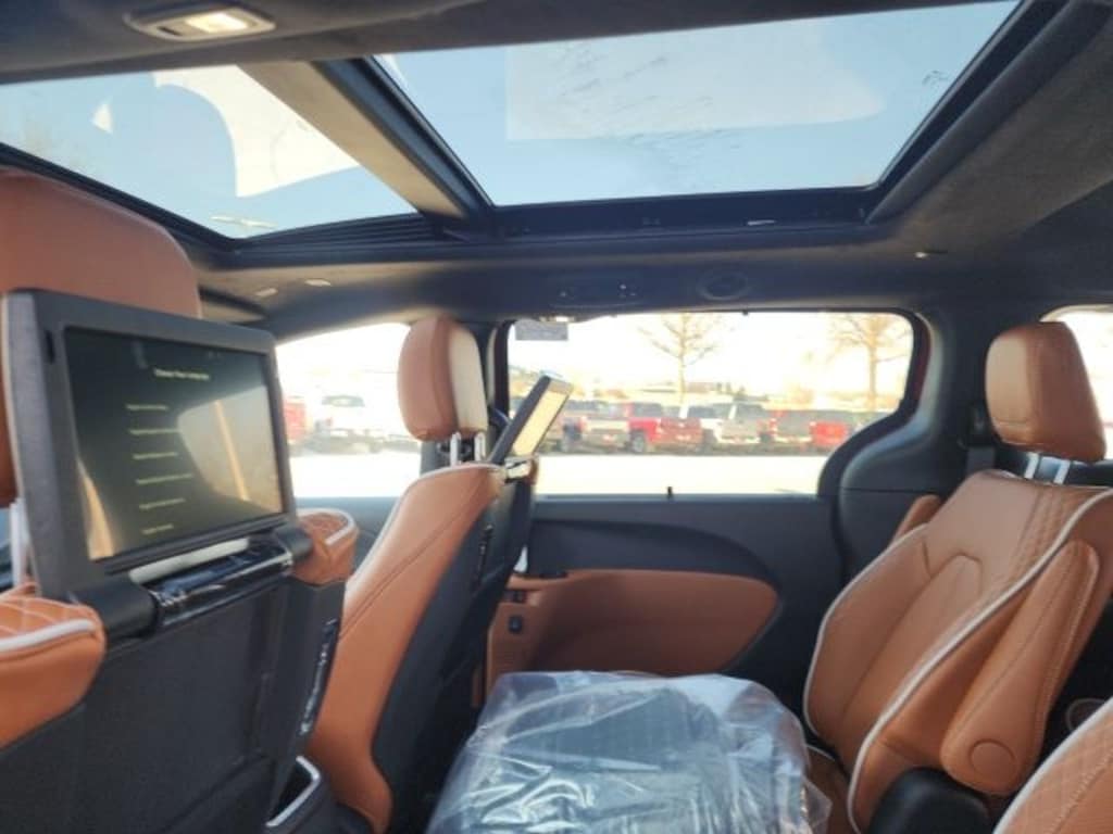 New 2026 Chrysler Pacifica Pinnacle Passenger Van
