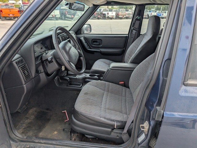 2000 Jeep Cherokee Sport photo 2
