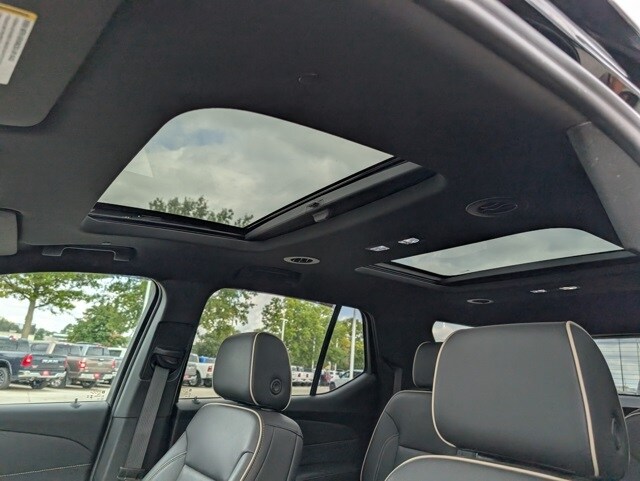 2023 Chevrolet Traverse Premier photo 3