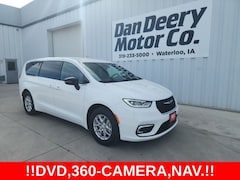 2026 Chrysler Pacifica Select Passenger Van