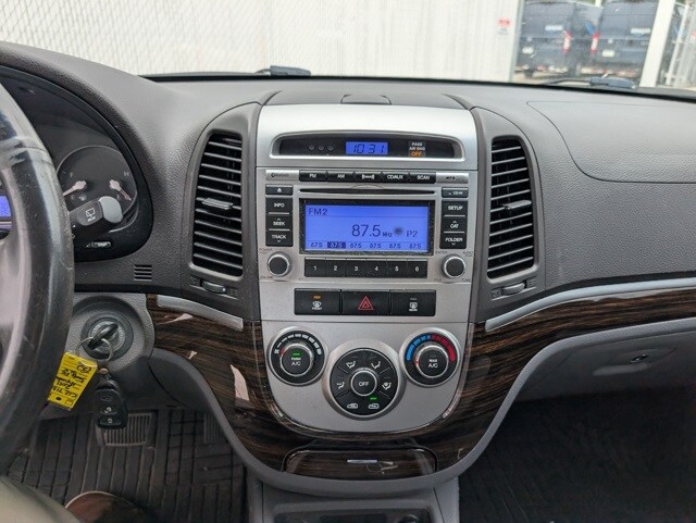 2011 Hyundai Santa Fe SE photo 3